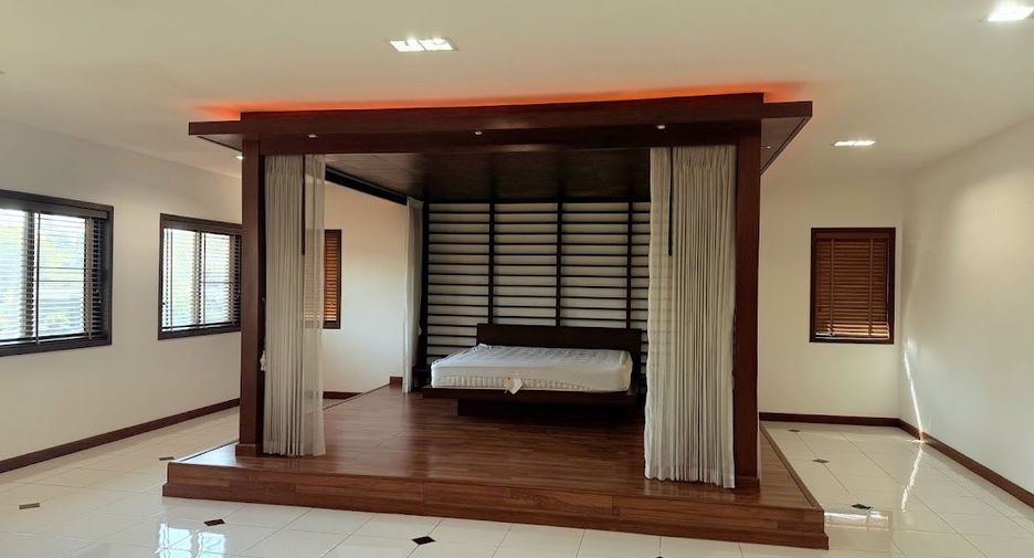 Haus zur Miete mit 5 Zimmer in Bang Lamung, Chonburi