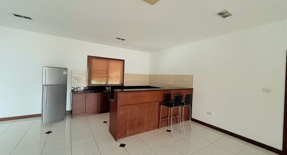 Haus zur Miete mit 5 Zimmer in Bang Lamung, Chonburi