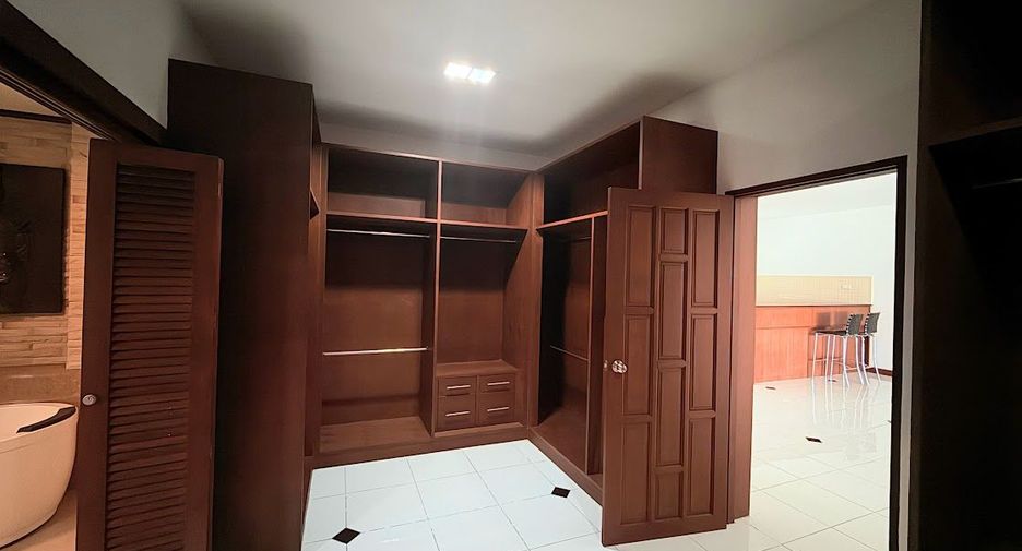 Haus zur Miete mit 5 Zimmer in Bang Lamung, Chonburi