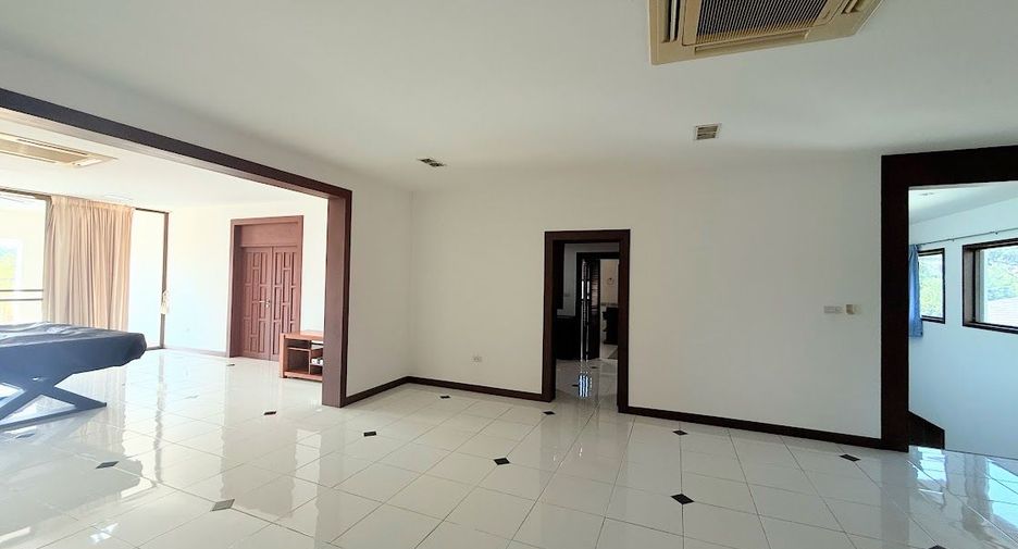 Haus zur Miete mit 5 Zimmer in Bang Lamung, Chonburi