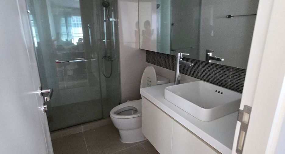 For rent 2 bedrooms condo in Sathon, Bangkok