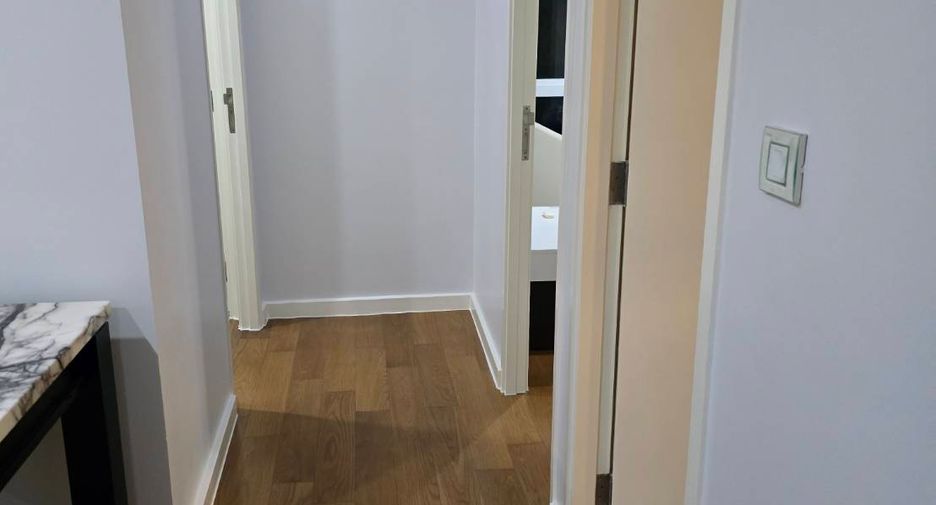 For rent 2 bedrooms condo in Sathon, Bangkok