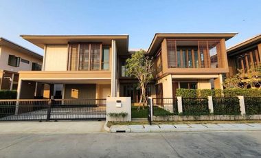 For rent and for sale 4 bedrooms house in Bang Kapi, Bangkok