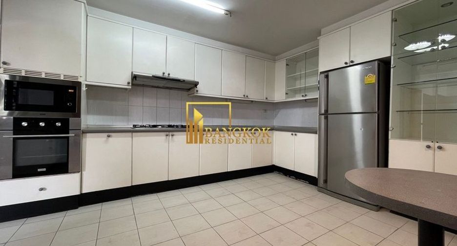 For rent 3 bedrooms apartment in Watthana, Bangkok