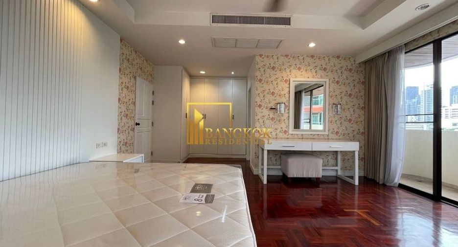 For rent 3 bedrooms apartment in Watthana, Bangkok
