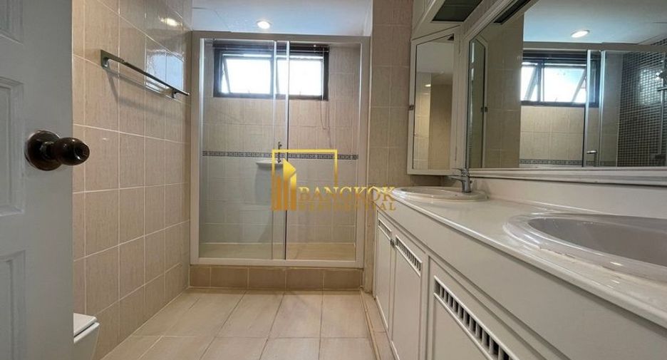 For rent 3 bedrooms apartment in Watthana, Bangkok