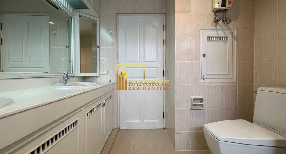 For rent 3 bedrooms apartment in Watthana, Bangkok