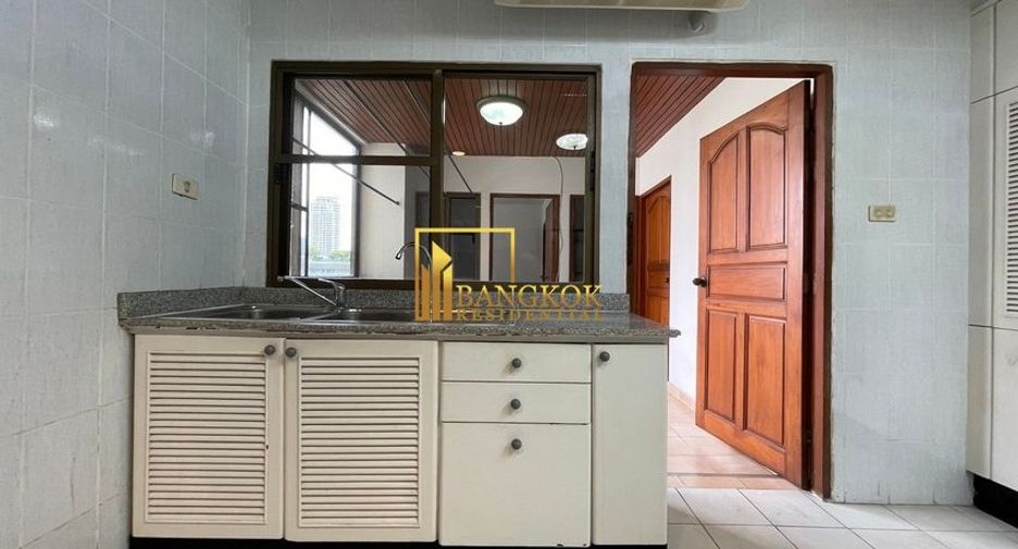 For rent 3 bedrooms apartment in Watthana, Bangkok