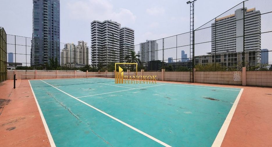 For rent 3 bedrooms apartment in Watthana, Bangkok