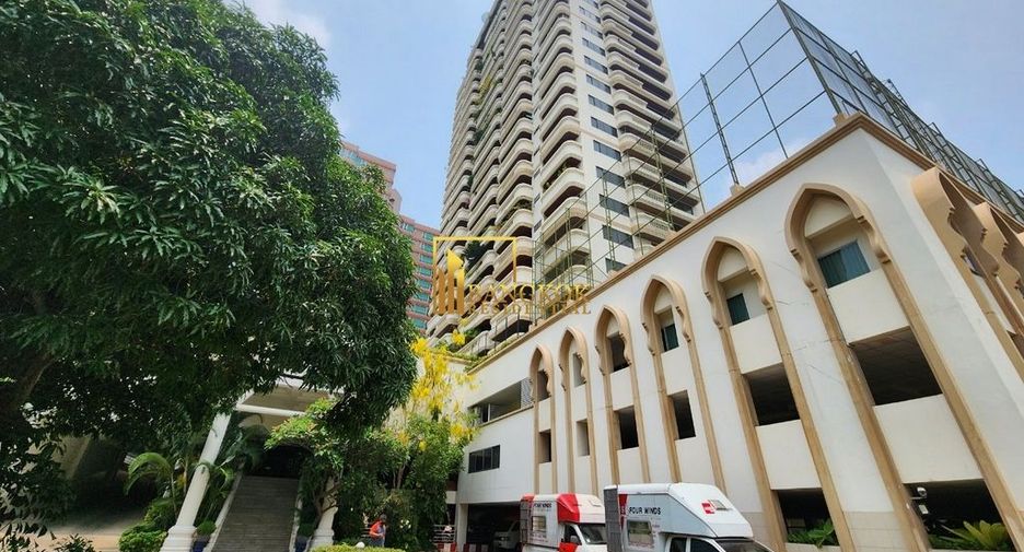 For rent 3 bedrooms apartment in Watthana, Bangkok