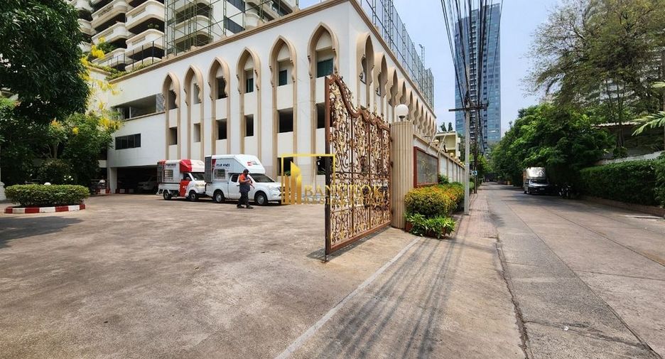 For rent 3 bedrooms apartment in Watthana, Bangkok