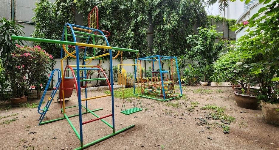 出租 4 卧室 公寓式住宅 在 Khlong Toei, 曼谷