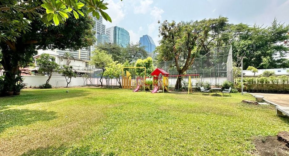 For rent 3 ベッドルーム apartment in Khlong Toei, Bangkok
