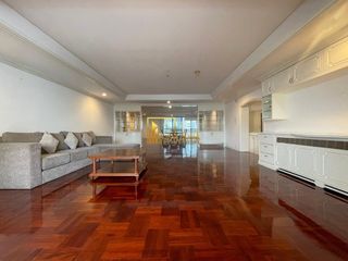 For rent 3 bedrooms apartment in Khlong Toei, Bangkok