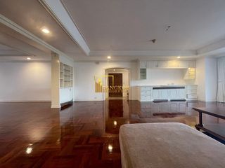 For rent 3 bedrooms apartment in Khlong Toei, Bangkok