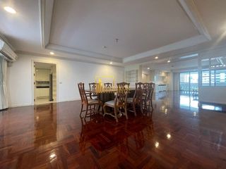 For rent 3 bedrooms apartment in Khlong Toei, Bangkok