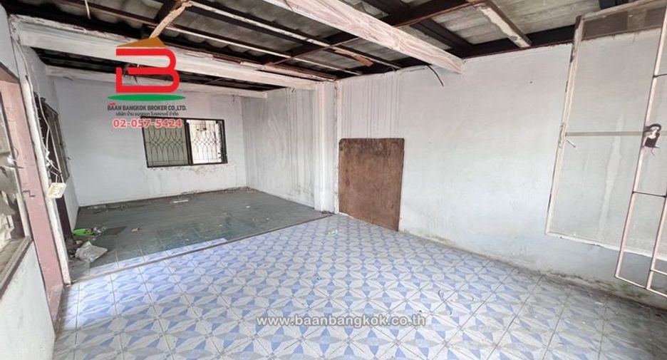 For sale 20 bedrooms retail Space in Mueang Samut Prakan, Samut Prakan