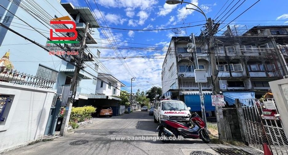 For sale 20 bedrooms retail Space in Mueang Samut Prakan, Samut Prakan