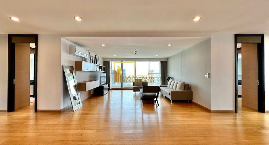 For rent 4 bedrooms apartment in Watthana, Bangkok
