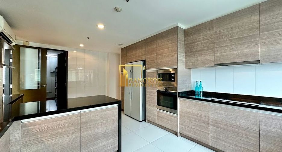 For rent 4 bedrooms apartment in Watthana, Bangkok