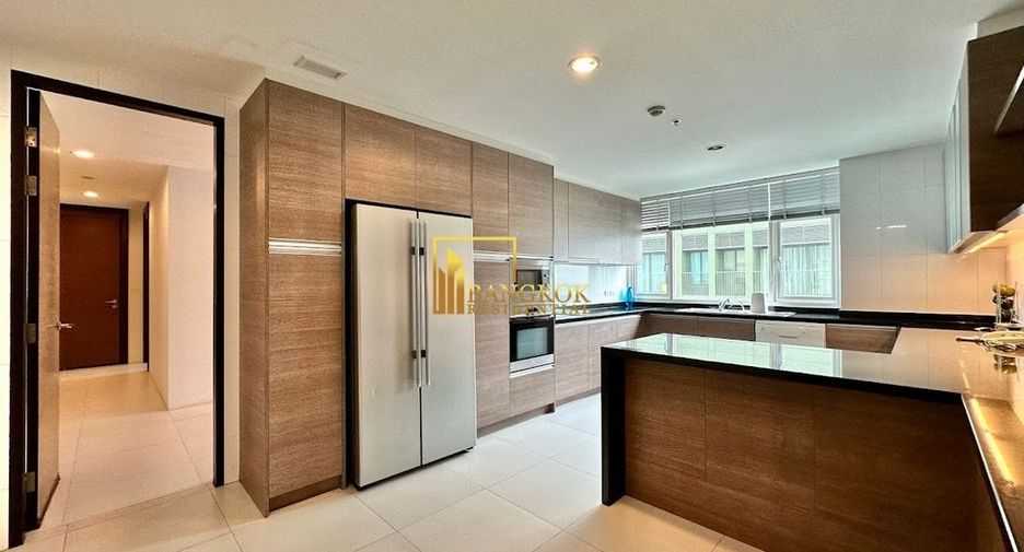 For rent 4 bedrooms apartment in Watthana, Bangkok
