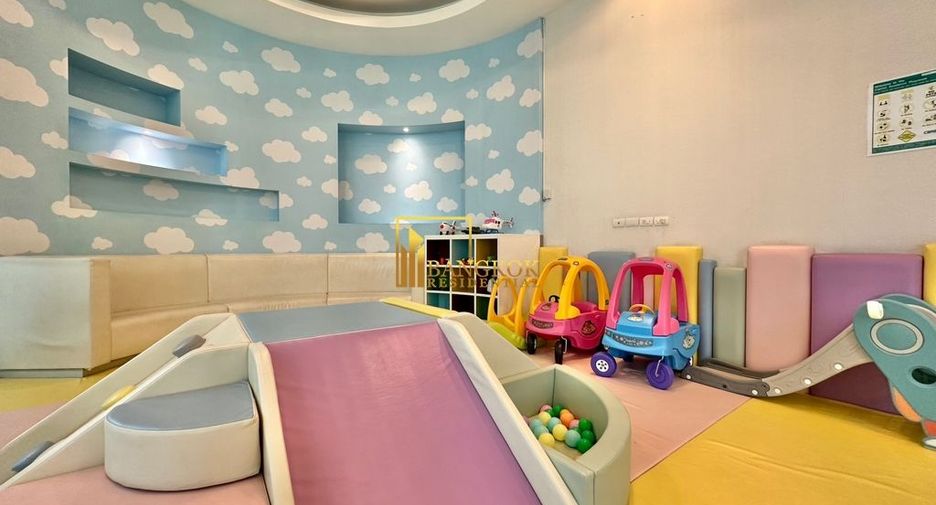 For rent 4 bedrooms apartment in Watthana, Bangkok