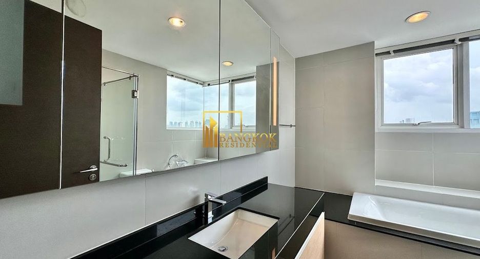 For rent 4 bedrooms apartment in Watthana, Bangkok