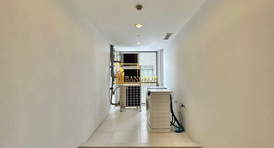 For rent 4 bedrooms apartment in Watthana, Bangkok