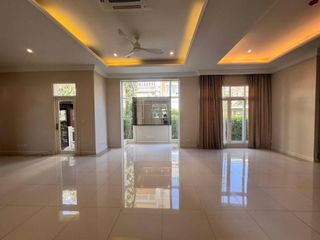 For sale 5 Beds house in Lat Phrao, Bangkok