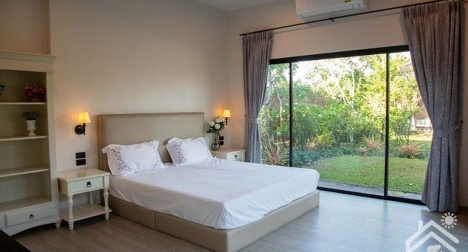 For sale 3 bedrooms house in Si Racha, Chonburi