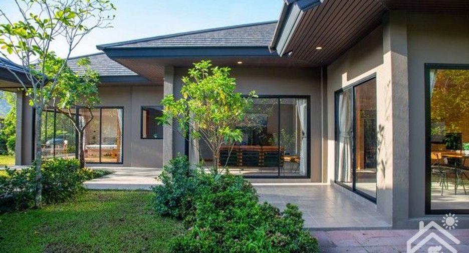 For sale 3 bedrooms house in Si Racha, Chonburi