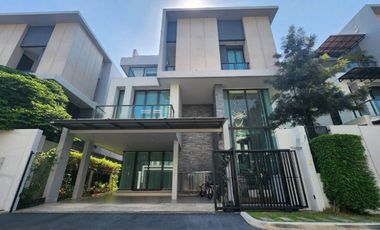 Casa en venta de 4 habitaciones en Lat Phrao, Bangkok