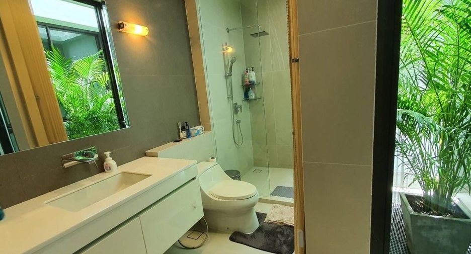 For sale 4 bedrooms house in Lat Phrao, Bangkok