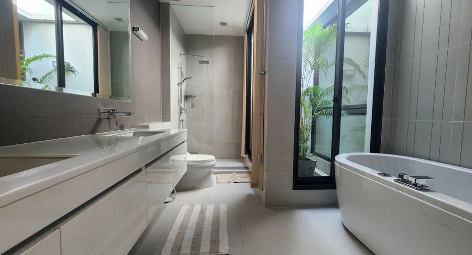 For sale 4 bedrooms house in Lat Phrao, Bangkok