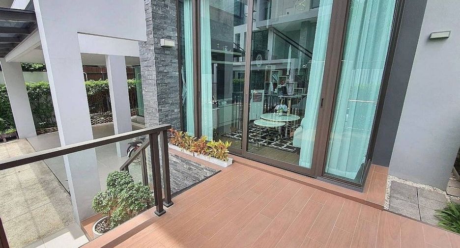 For sale 4 bedrooms house in Lat Phrao, Bangkok