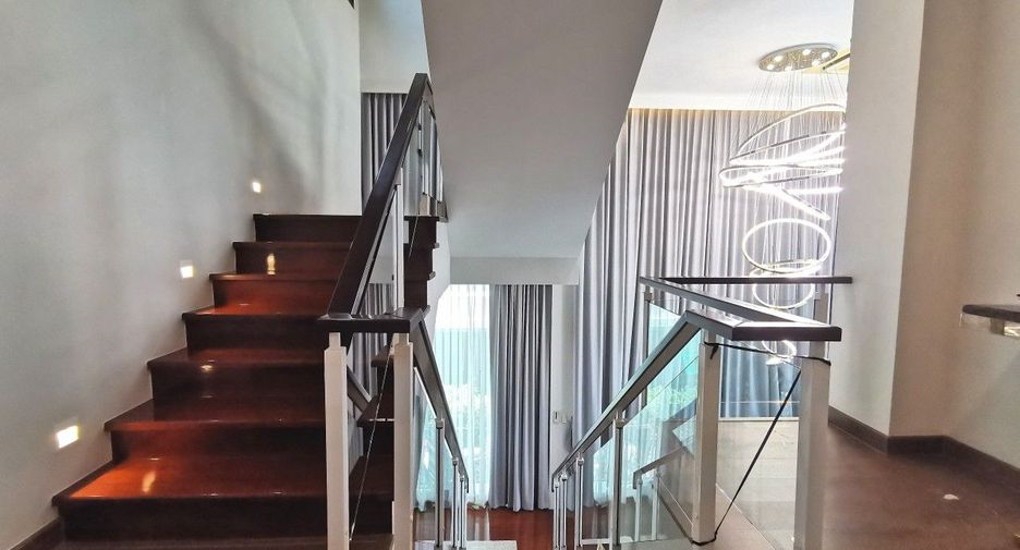 For sale 4 bedrooms house in Lat Phrao, Bangkok