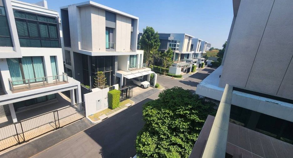 For sale 4 bedrooms house in Lat Phrao, Bangkok