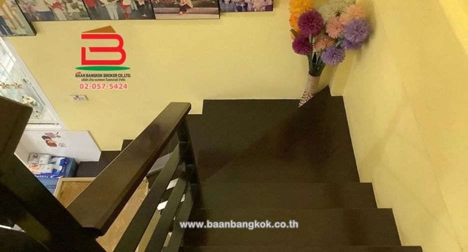 For sale 3 bedrooms townhouse in Mueang Samut Sakhon, Samut Sakhon