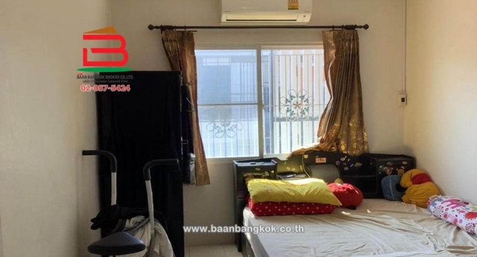 For sale 3 bedrooms townhouse in Mueang Samut Sakhon, Samut Sakhon