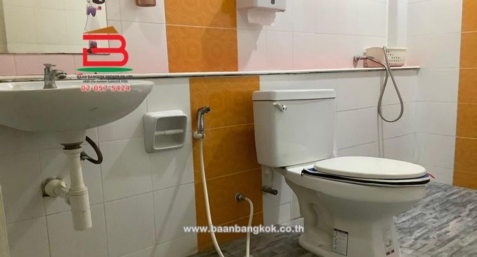 For sale 3 bedrooms townhouse in Mueang Samut Sakhon, Samut Sakhon