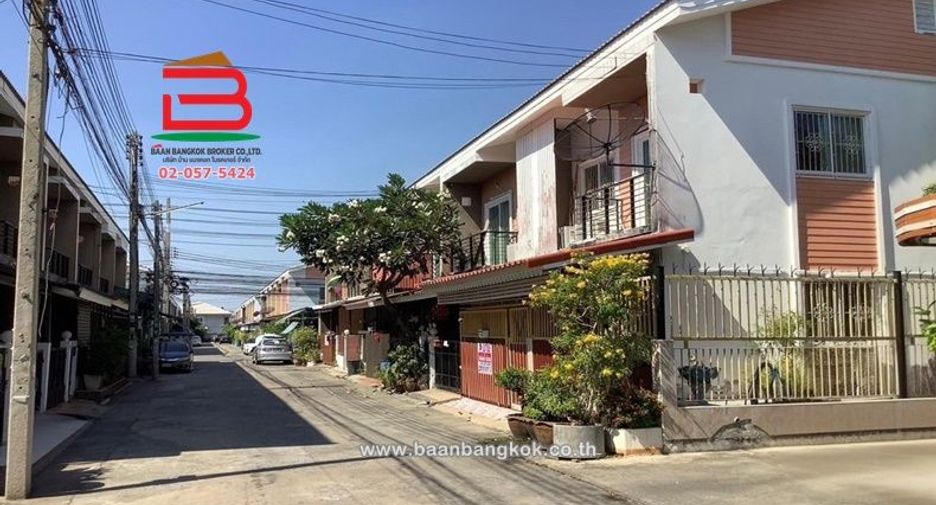 For sale 3 bedrooms townhouse in Mueang Samut Sakhon, Samut Sakhon