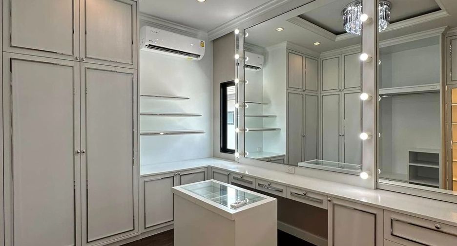 For sale 4 bedrooms house in Prawet, Bangkok