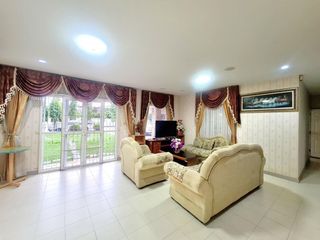 Casa en alquiler de 5 habitaciones en San Kamphaeng, Chiang Mai