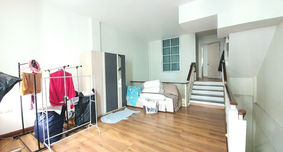 For sale 3 bedrooms townhouse in Chatuchak, Bangkok