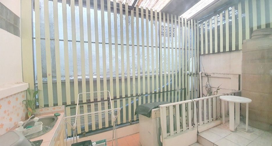 For sale 3 bedrooms townhouse in Chatuchak, Bangkok
