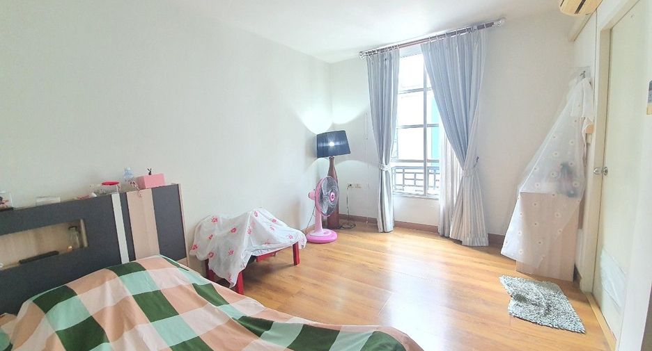 For sale 3 bedrooms townhouse in Chatuchak, Bangkok
