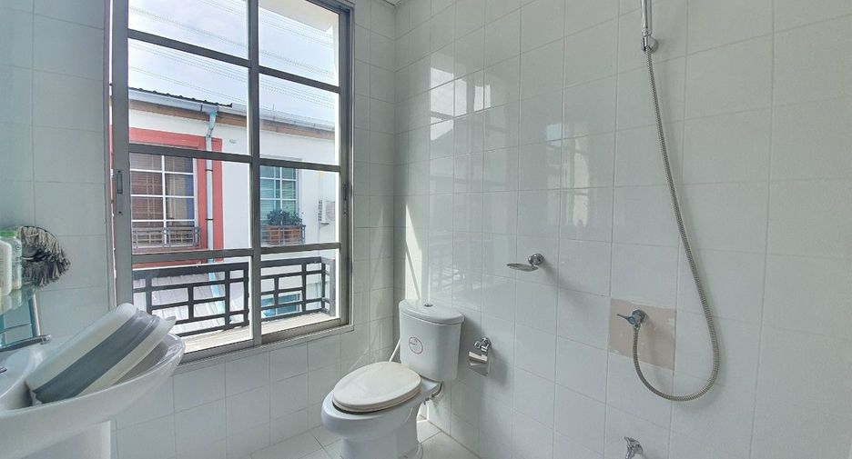 For sale 3 bedrooms townhouse in Chatuchak, Bangkok