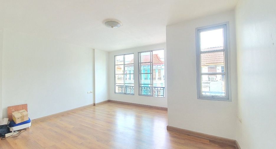 For sale 3 bedrooms townhouse in Chatuchak, Bangkok