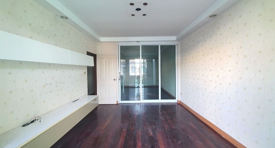 For sale 3 bedrooms house in Lak Si, Bangkok