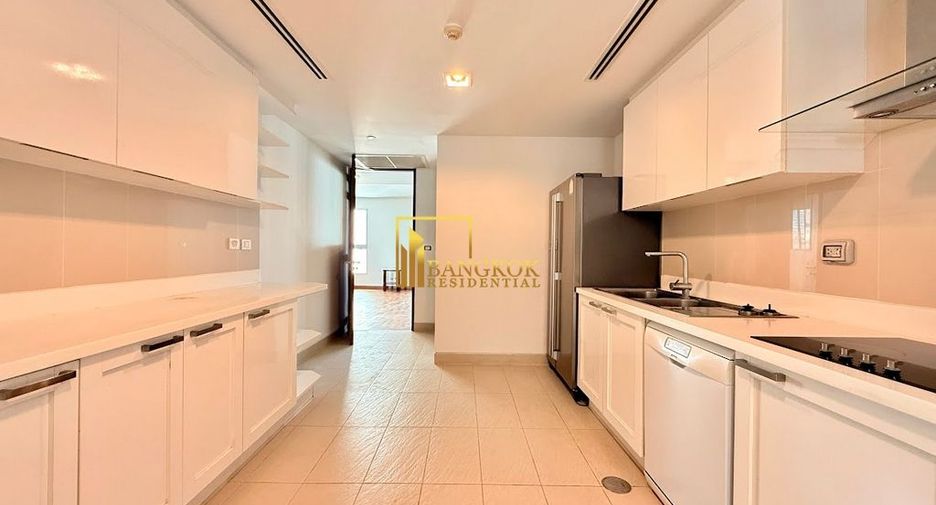 For rent 4 bedrooms apartment in Watthana, Bangkok
